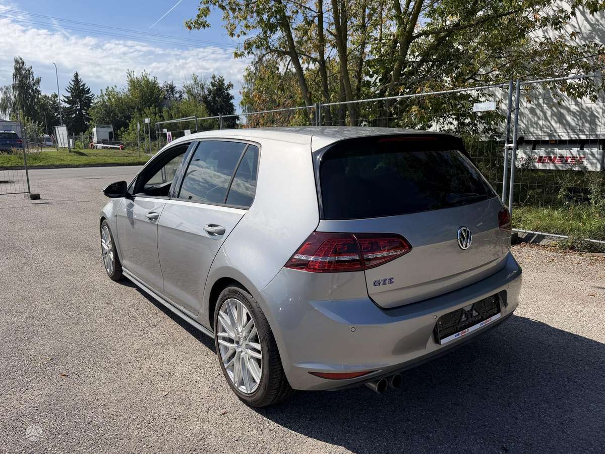 Volkswagen Golf - 5