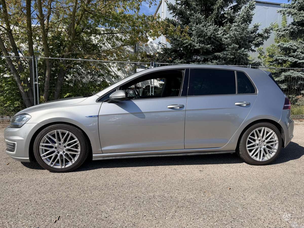 Volkswagen Golf - 4