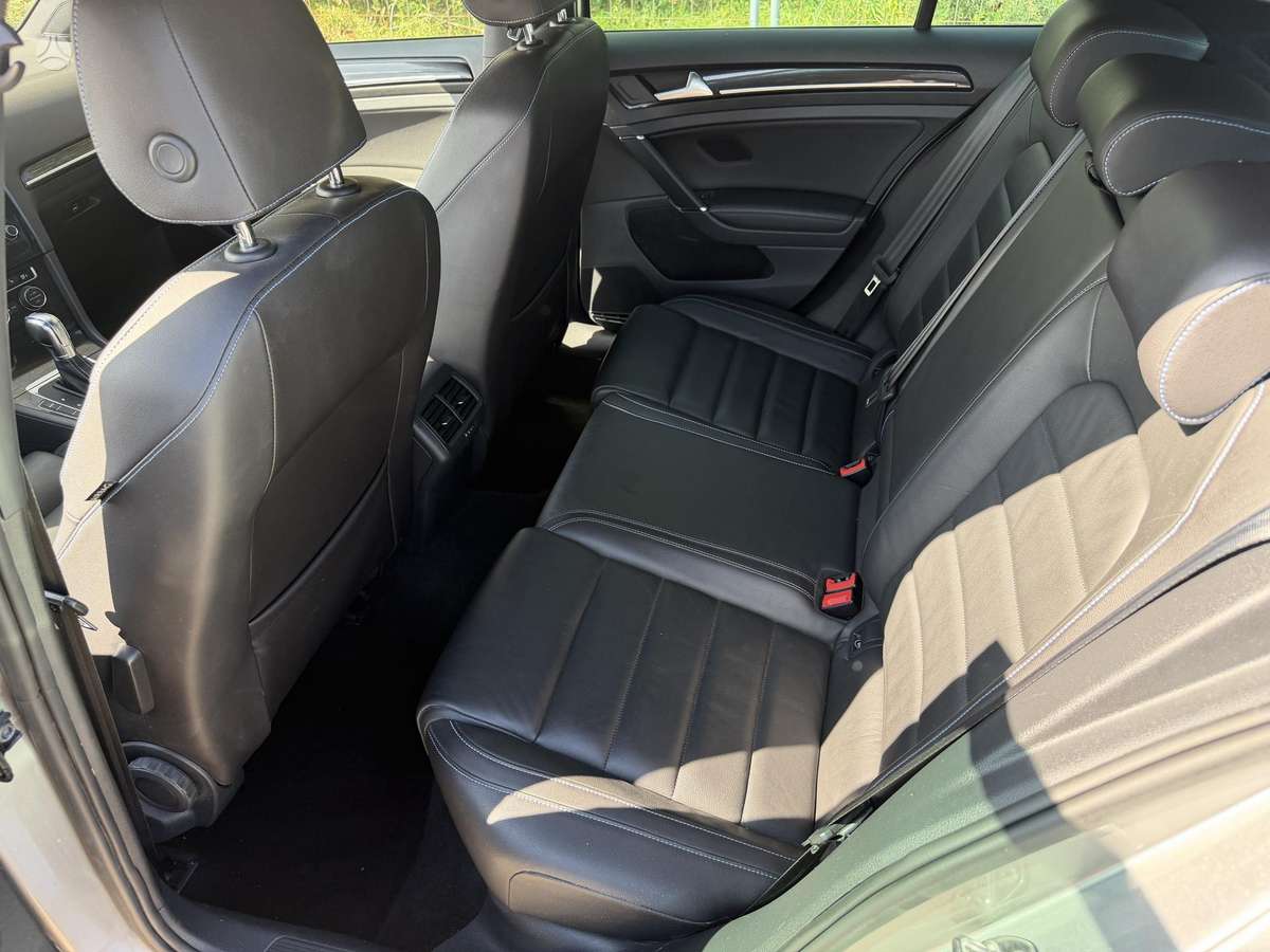Volkswagen Golf - 10