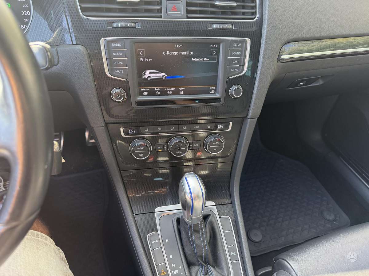Volkswagen Golf - 12