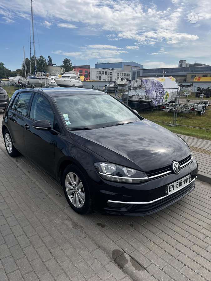 Volkswagen Golf - 1