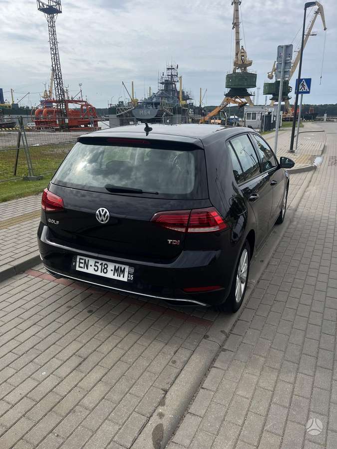 Volkswagen Golf - 6