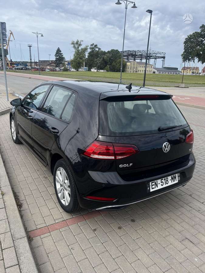 Volkswagen Golf - 8