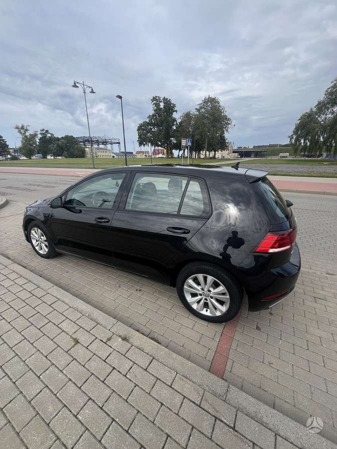 Volkswagen Golf - 10