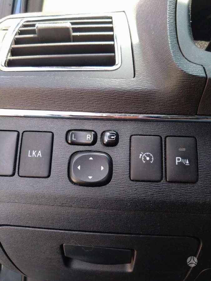 Toyota Avensis - 11