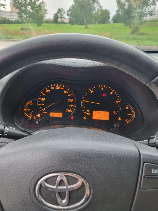 Toyota Avensis - 12