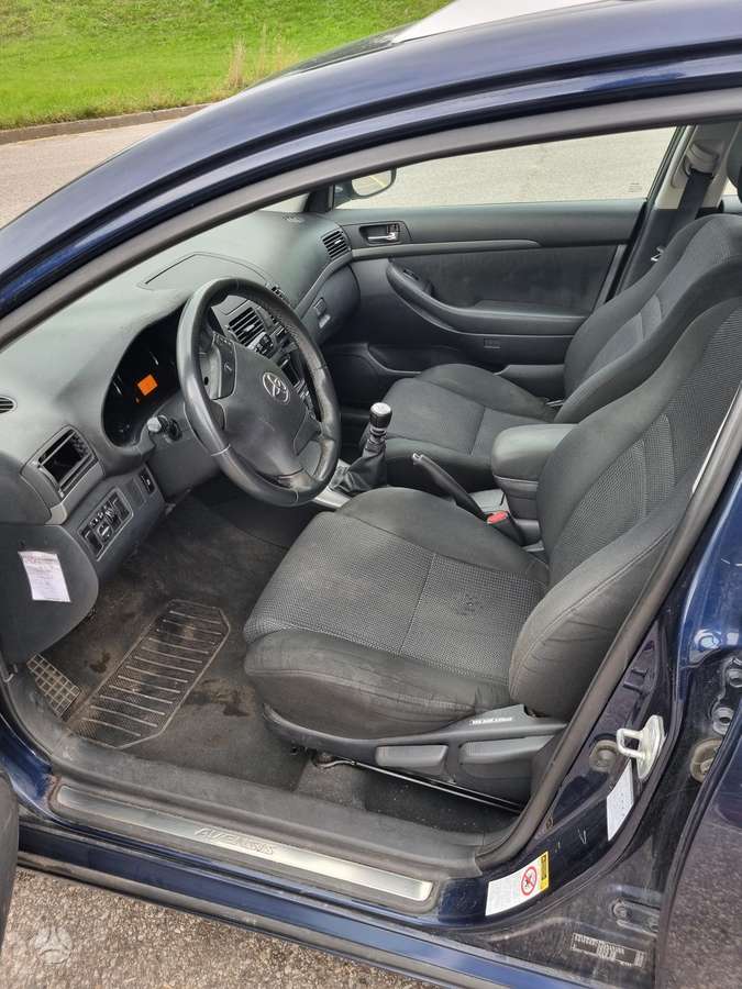 Toyota Avensis - 11