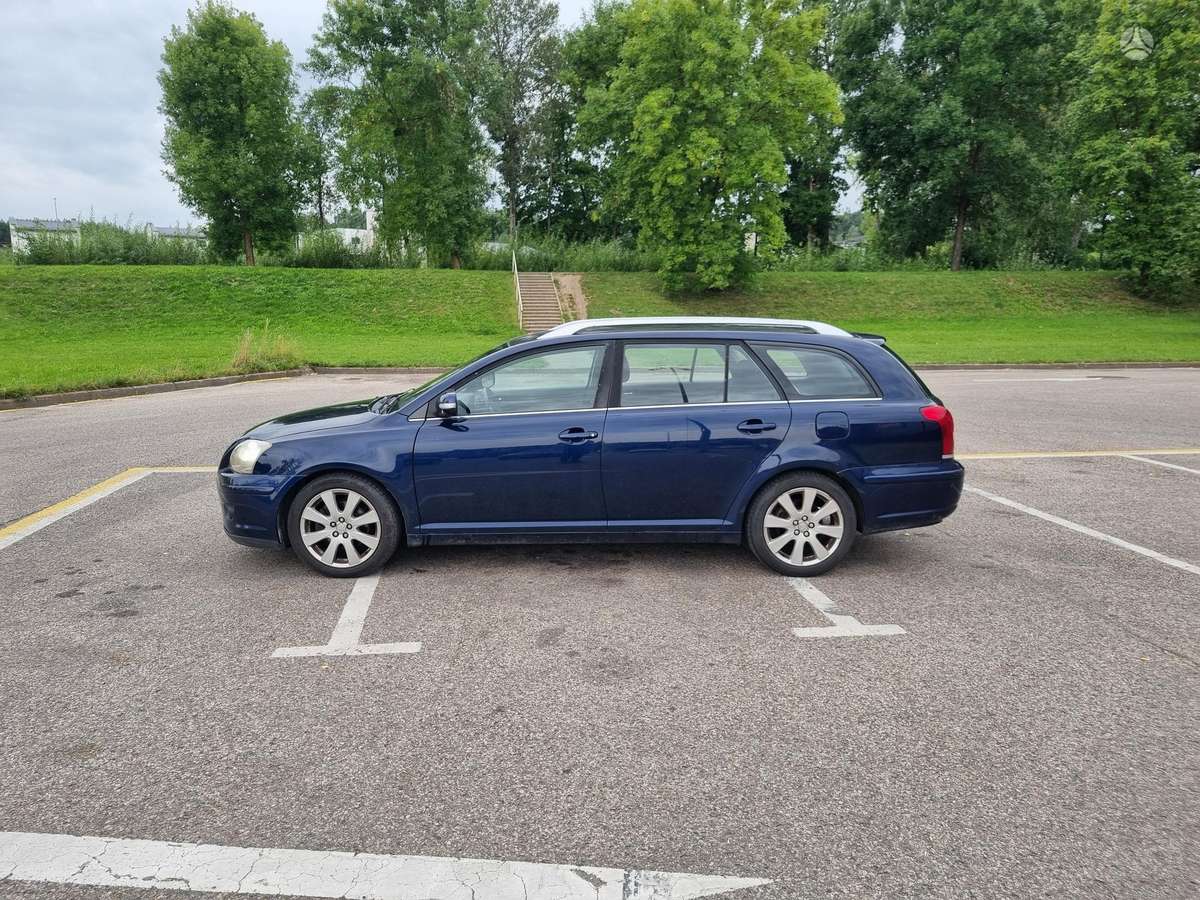 Toyota Avensis - 8