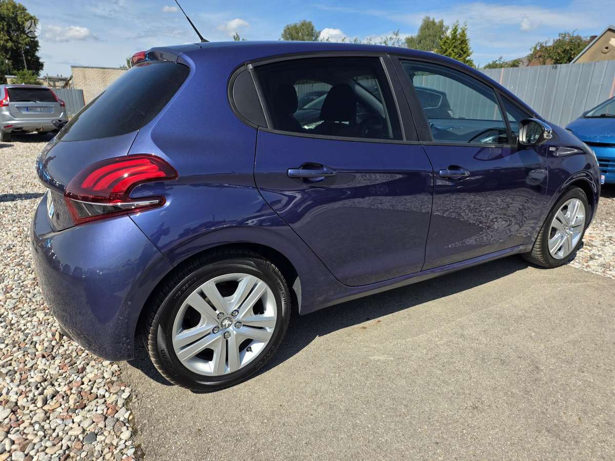 Peugeot 208 - 4