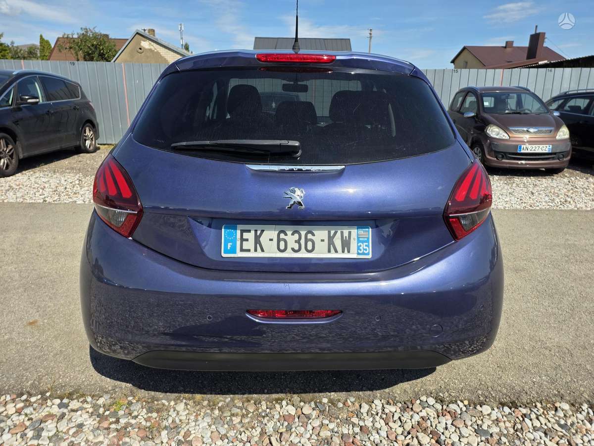 Peugeot 208 - 5