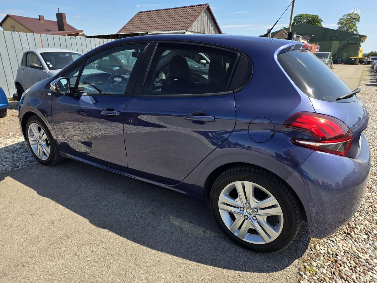 Peugeot 208 - 6
