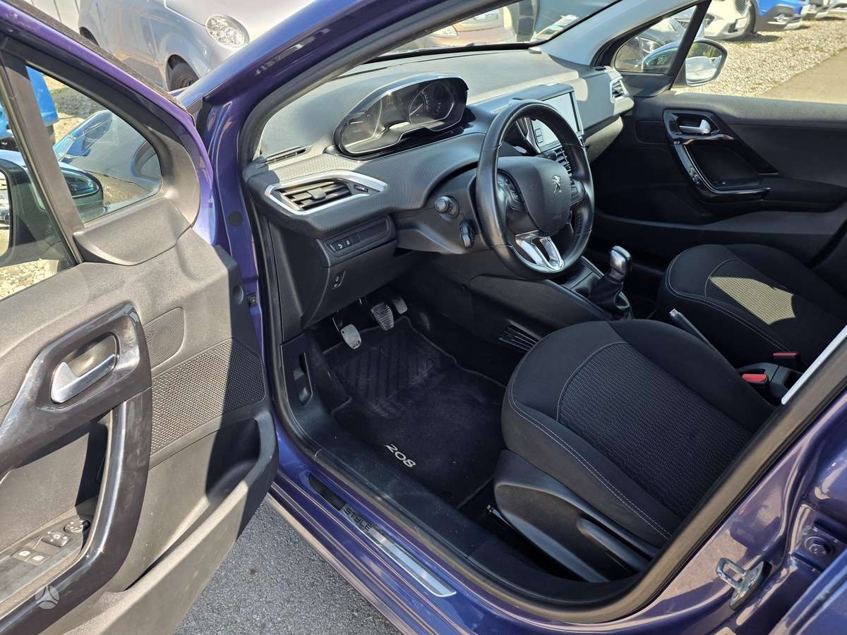 Peugeot 208 - 7