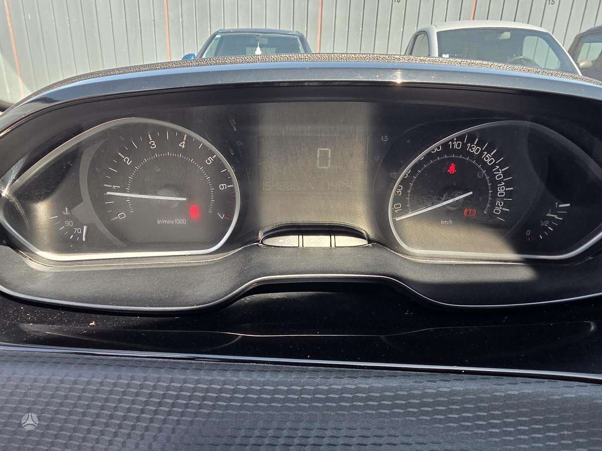 Peugeot 208 - 10