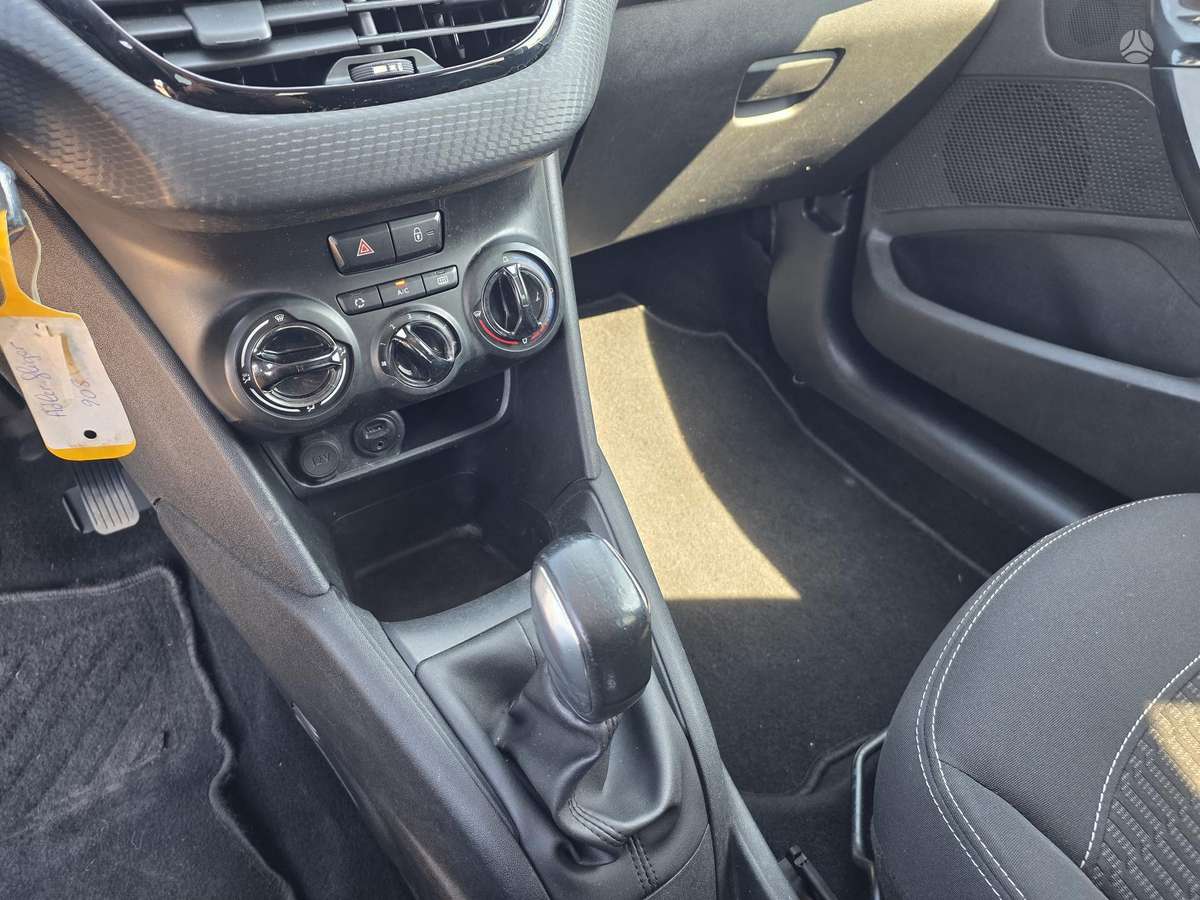 Peugeot 208 - 11