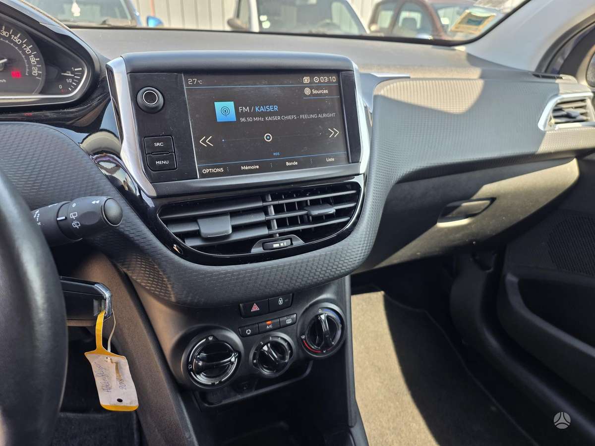 Peugeot 208 - 12