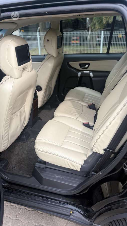 Volvo XC90 - 11