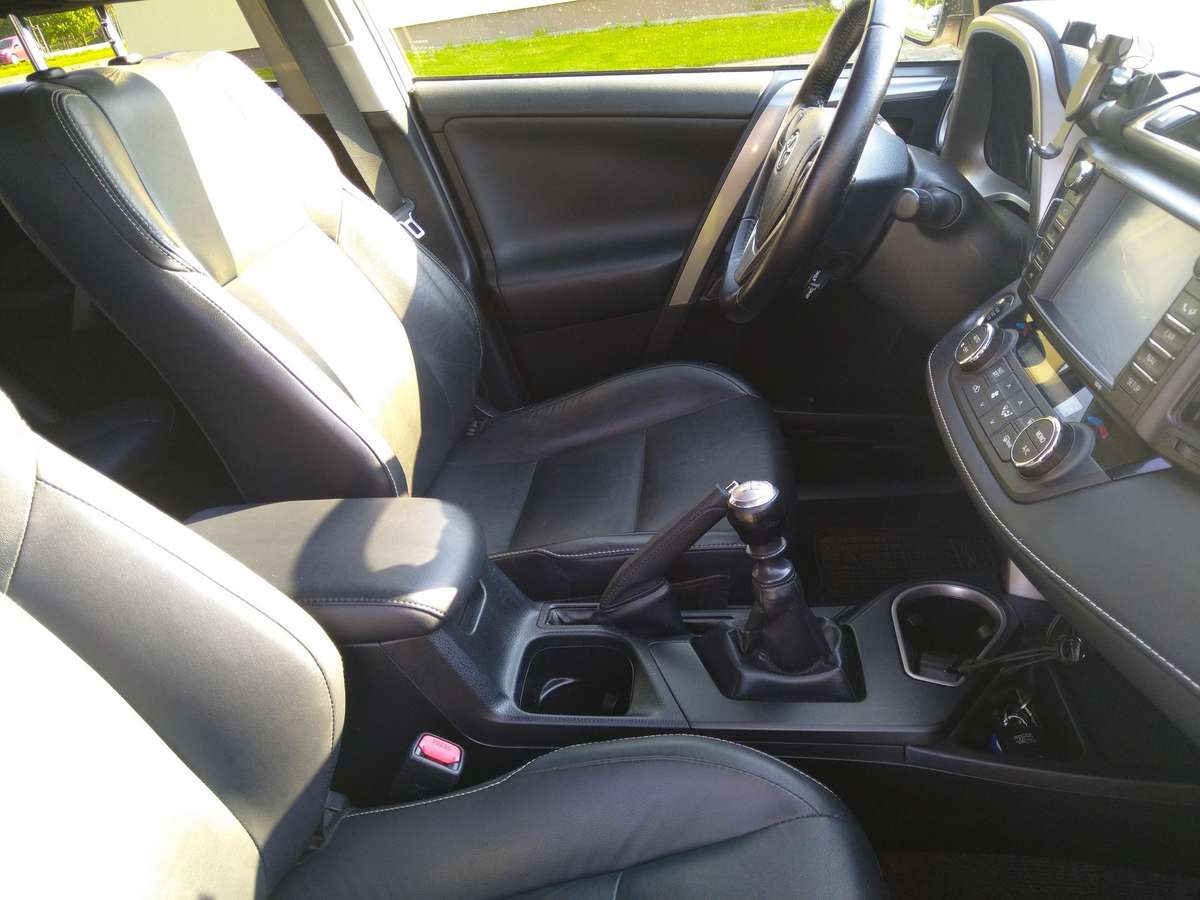 Toyota RAV4 - 8