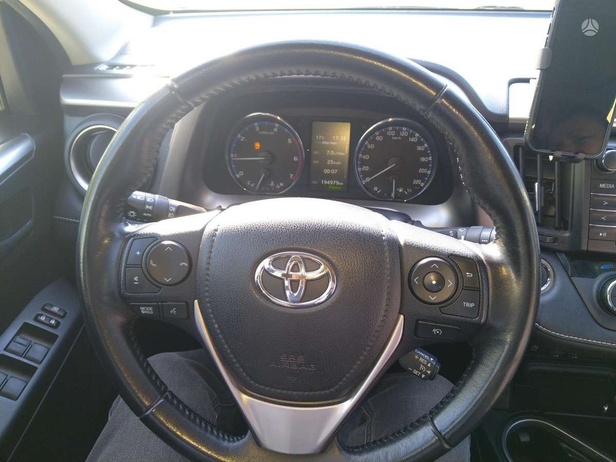 Toyota RAV4 - 10