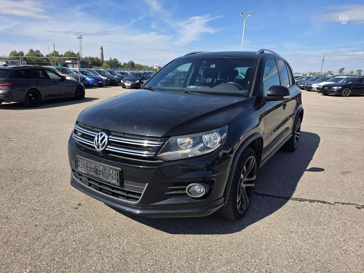 Volkswagen Tiguan - 1