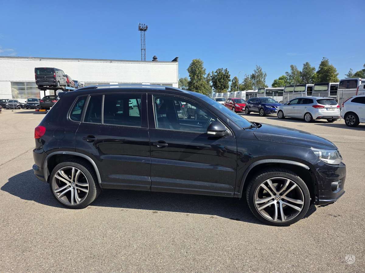 Volkswagen Tiguan - 11