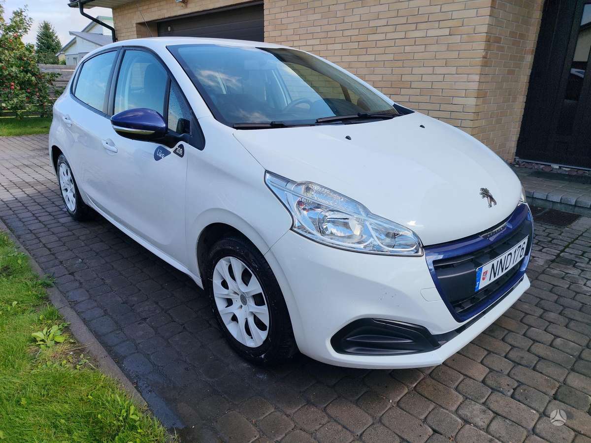 Peugeot 208 - 8