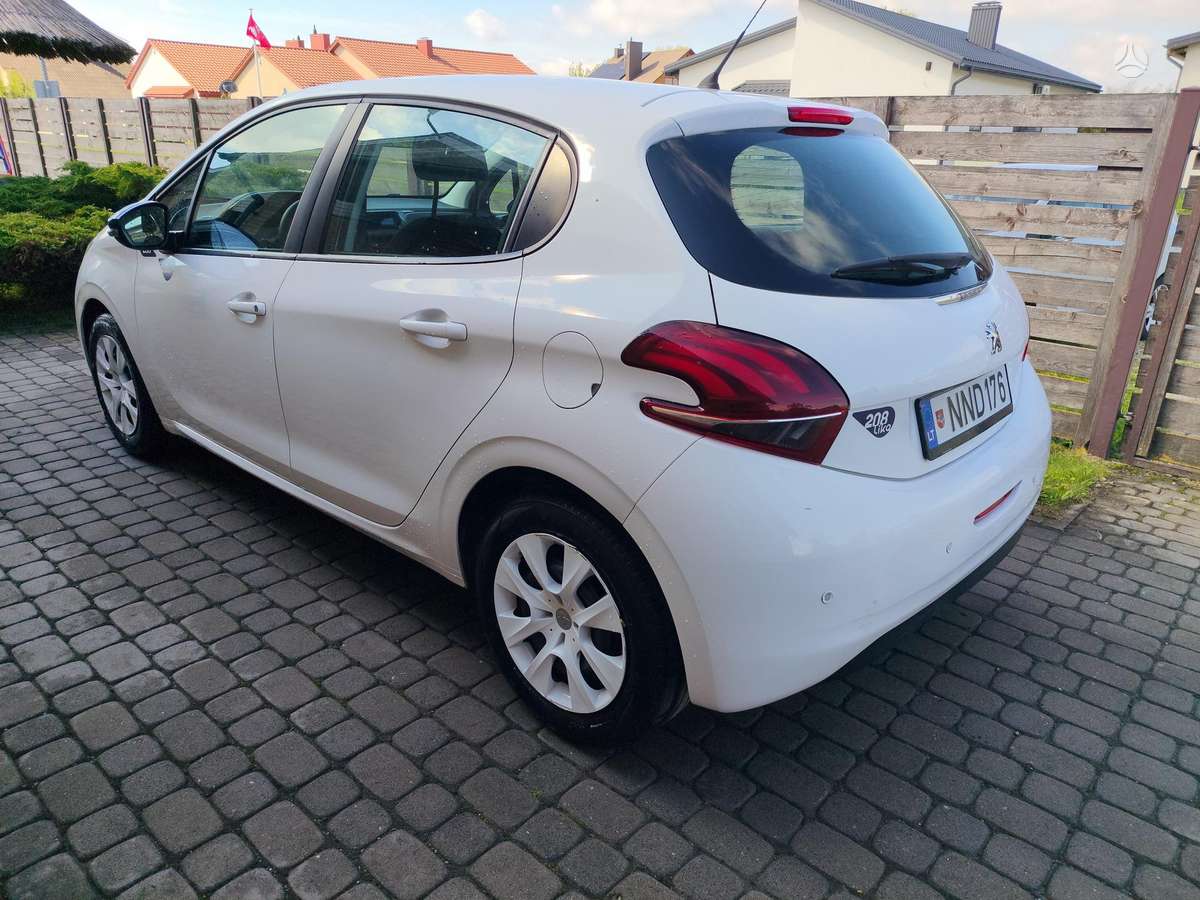 Peugeot 208 - 10