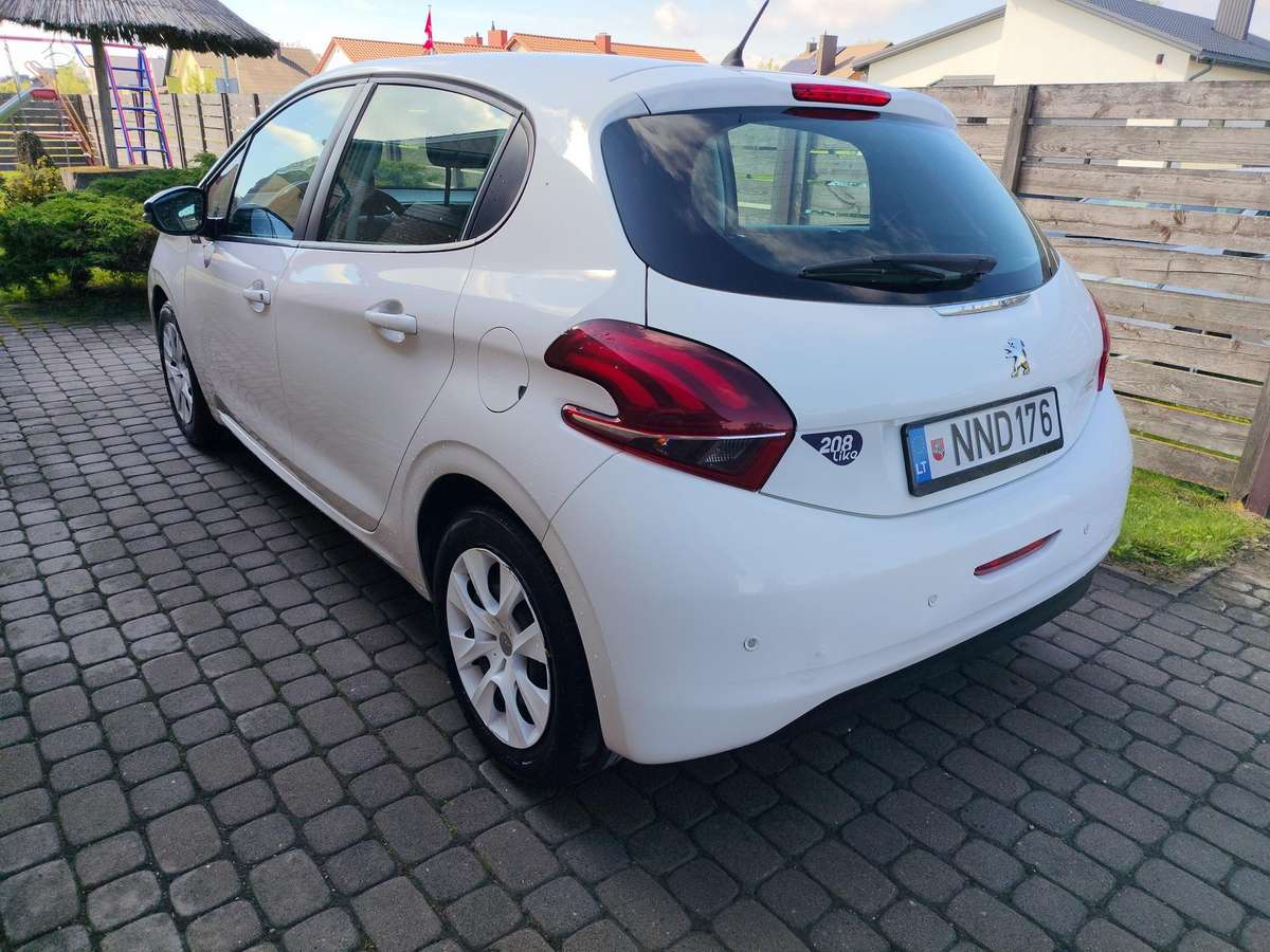Peugeot 208 - 11