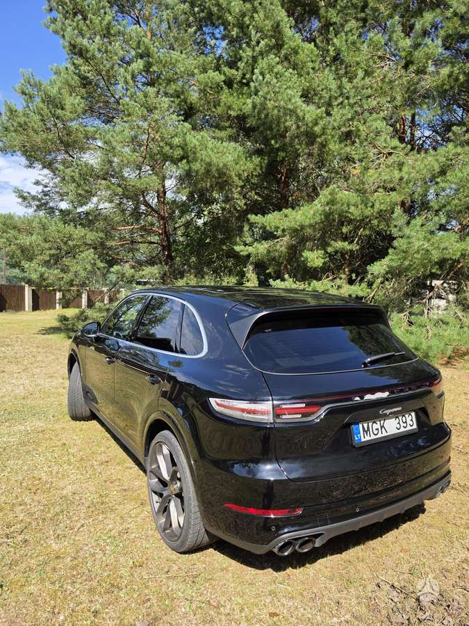 Porsche Cayenne - 4