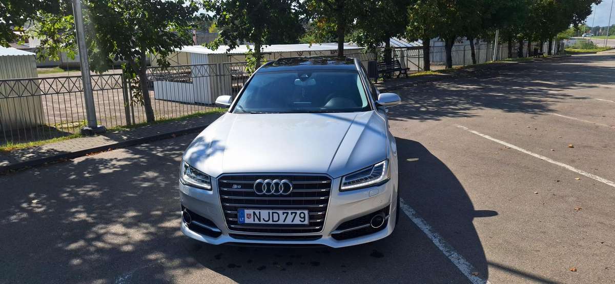 Audi A8, 4.2 l., Седан