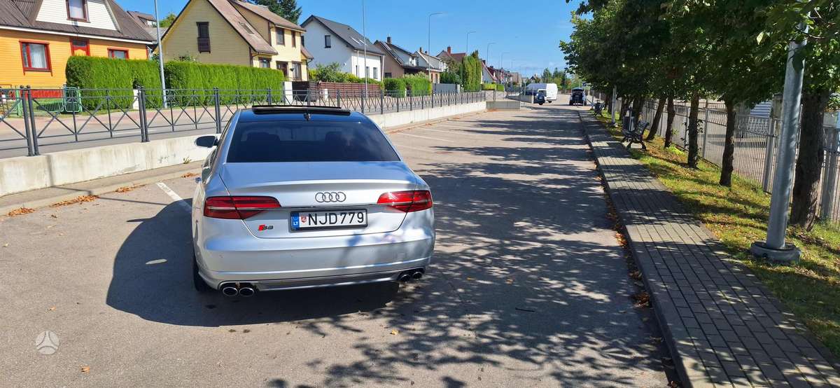 Audi A8, 4.2 l., Седан