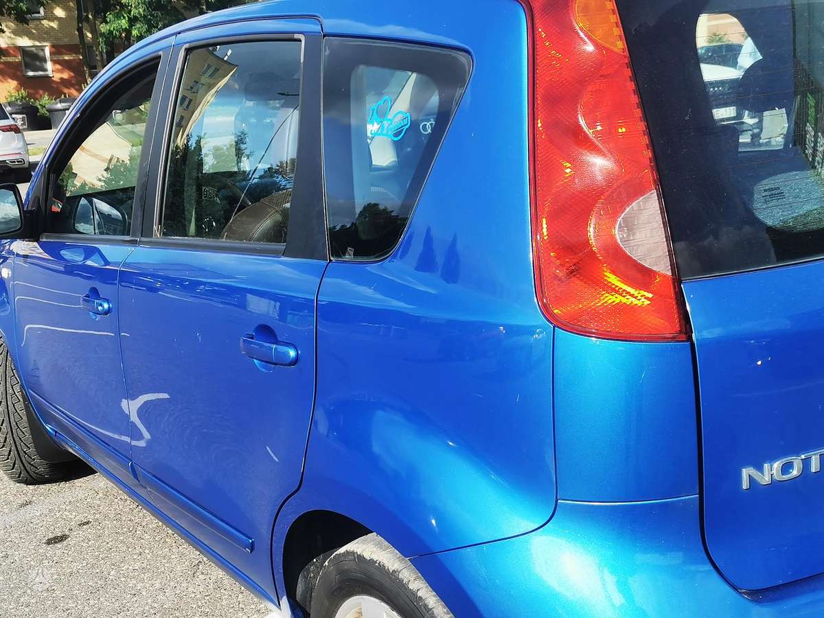 Nissan Note, 1.6 l., hatchback