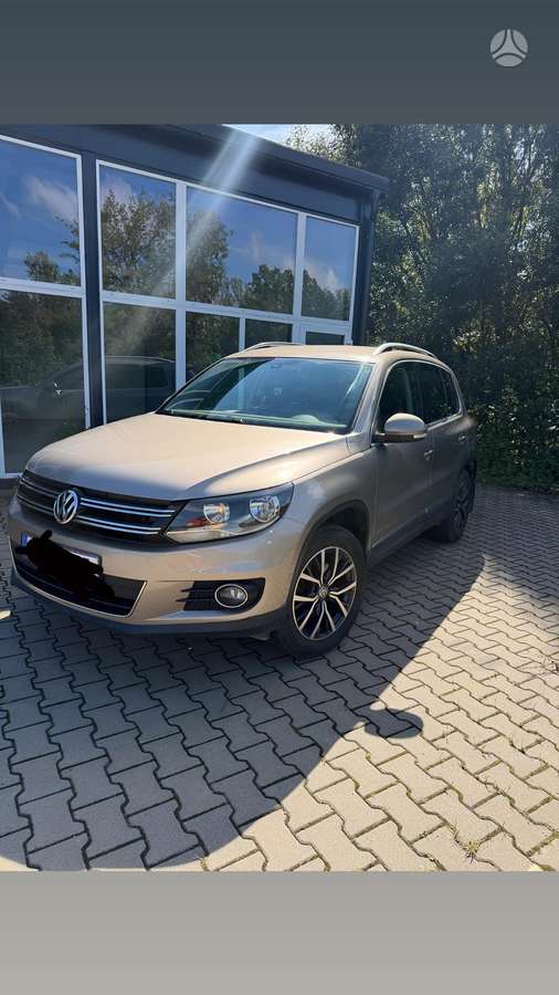 Volkswagen Tiguan - 1