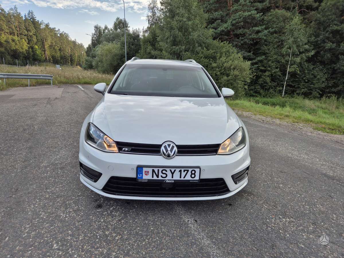 Volkswagen Golf - 1