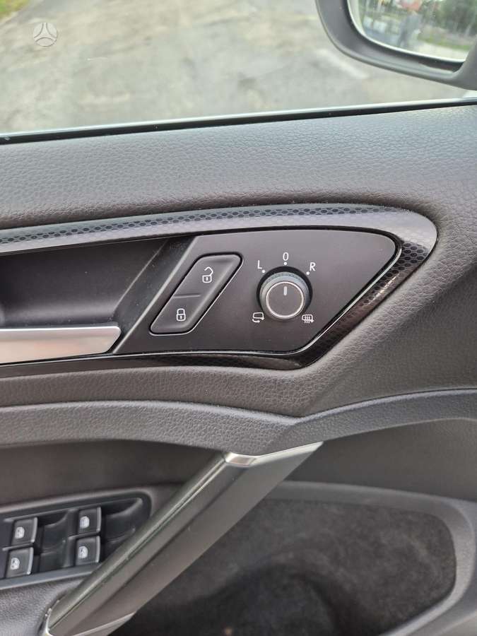 Volkswagen Golf - 11
