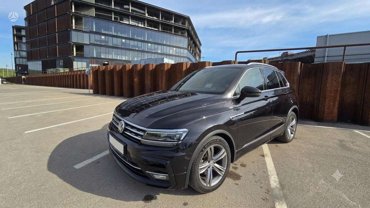 Volkswagen Tiguan - 1