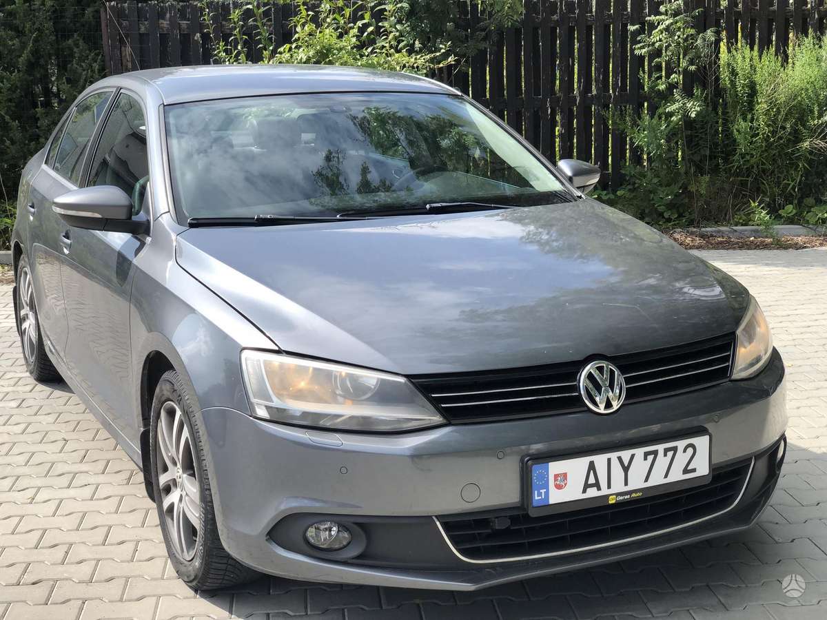 Volkswagen Jetta - 1