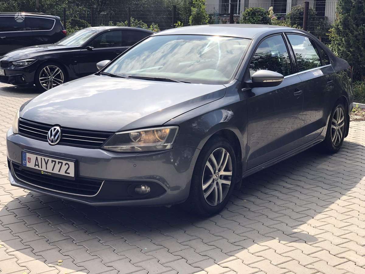 Volkswagen Jetta - 2