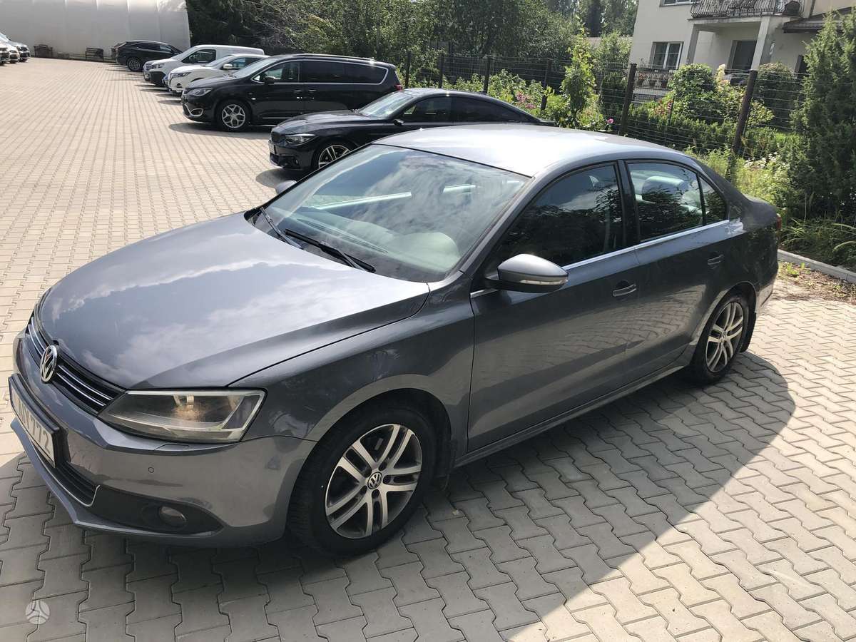 Volkswagen Jetta - 4