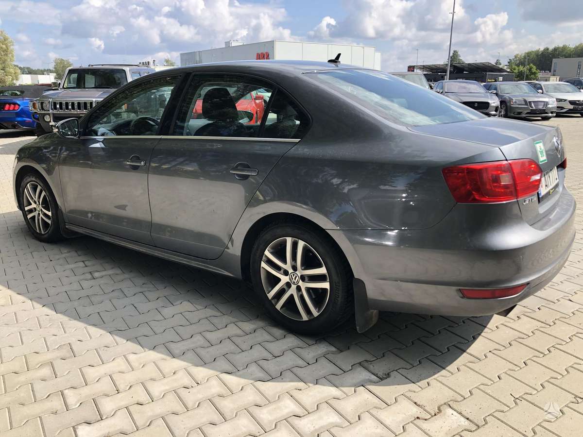 Volkswagen Jetta - 6