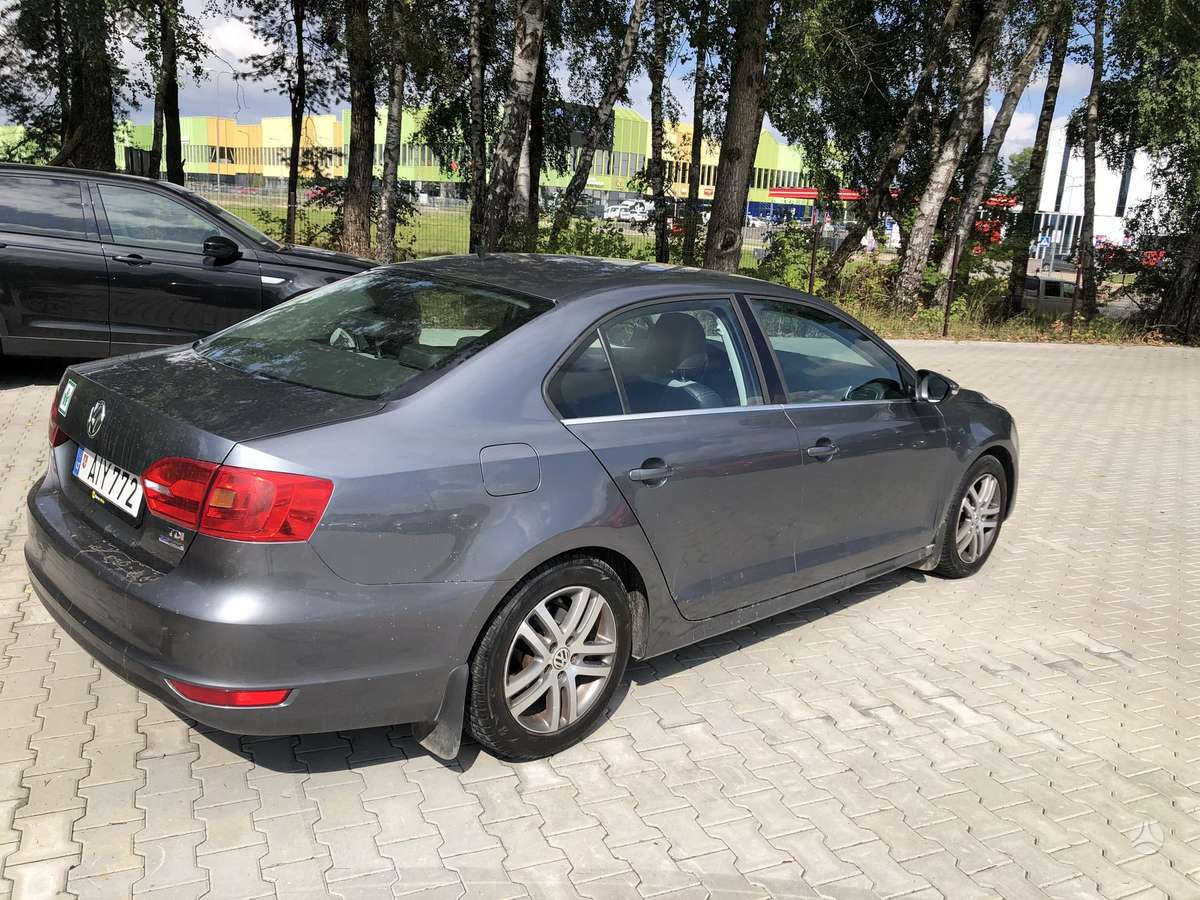 Volkswagen Jetta - 8