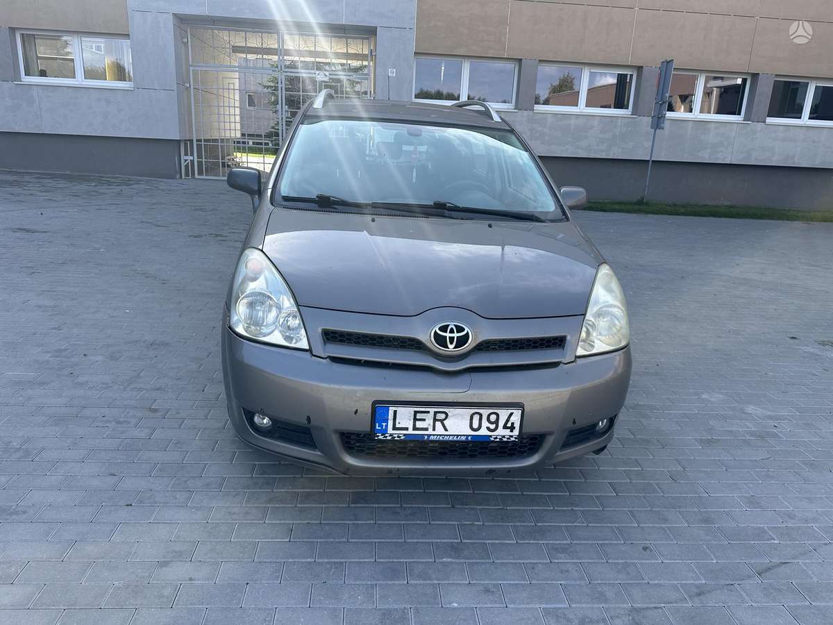 Toyota Corolla Verso - 3