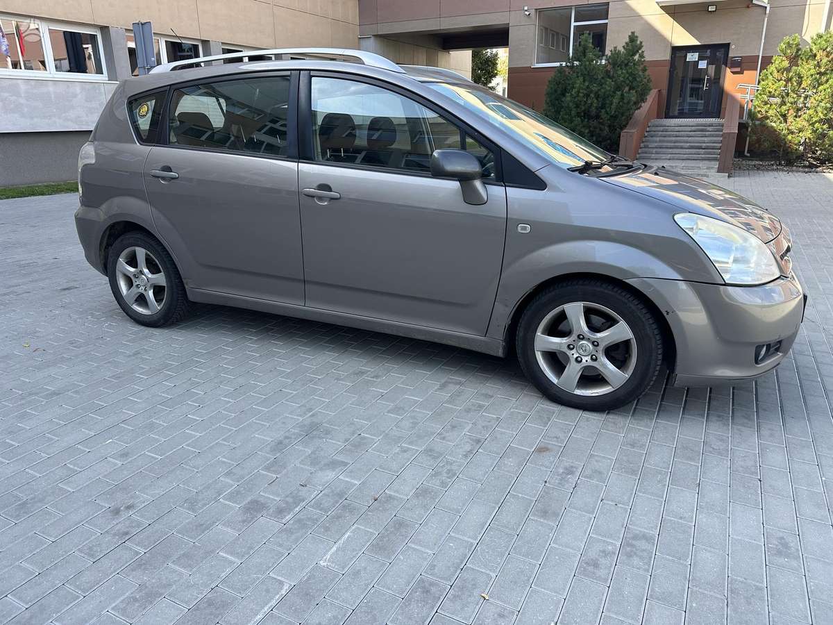 Toyota Corolla Verso - 4