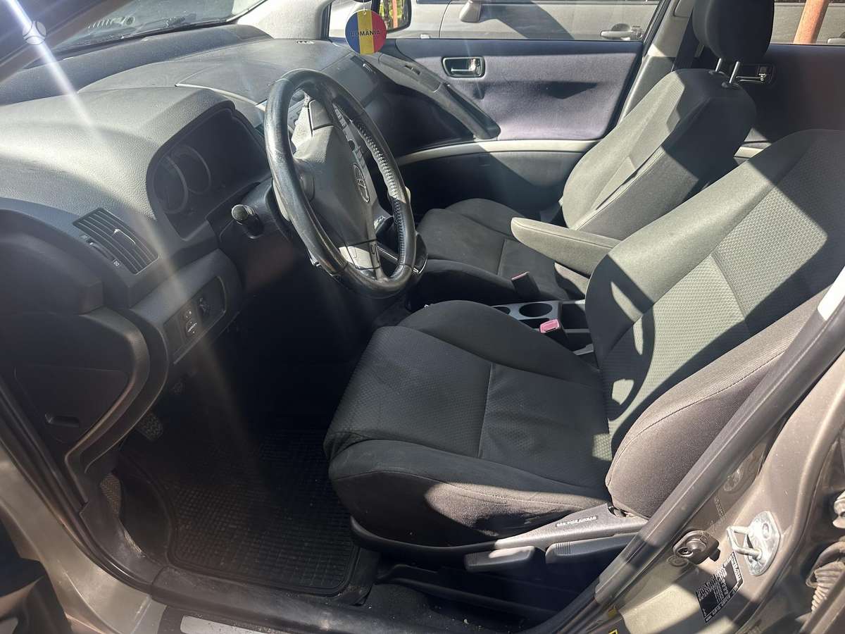 Toyota Corolla Verso - 9