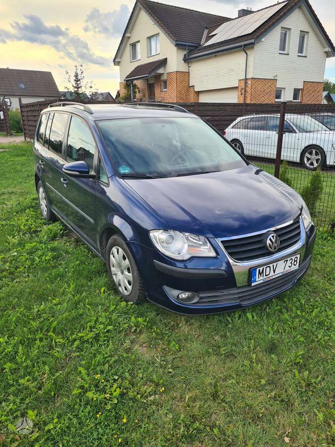 Volkswagen Touran - 1