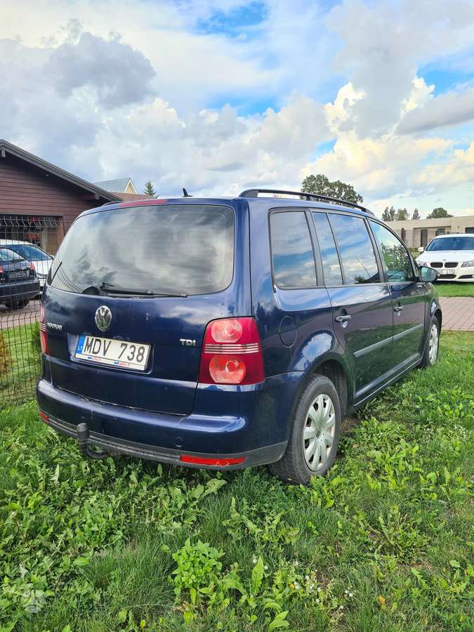 Volkswagen Touran - 4