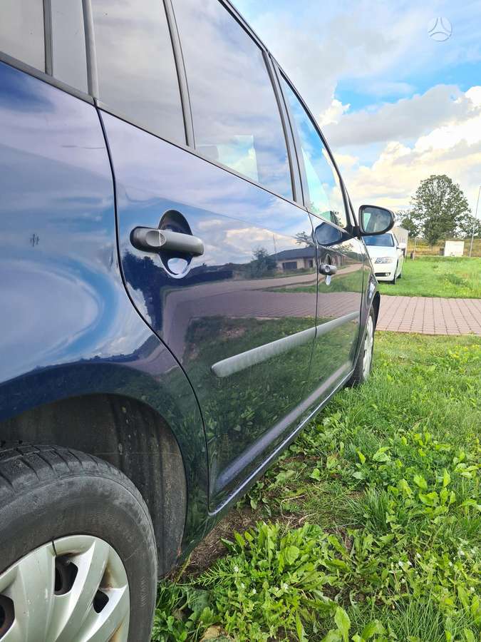 Volkswagen Touran - 10
