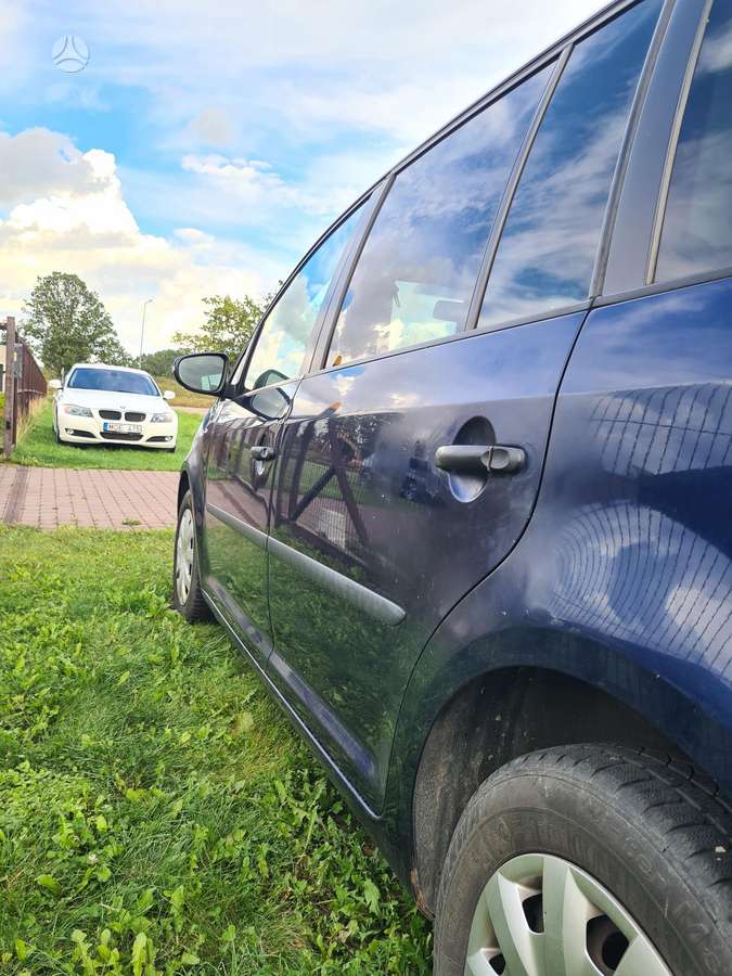 Volkswagen Touran - 11