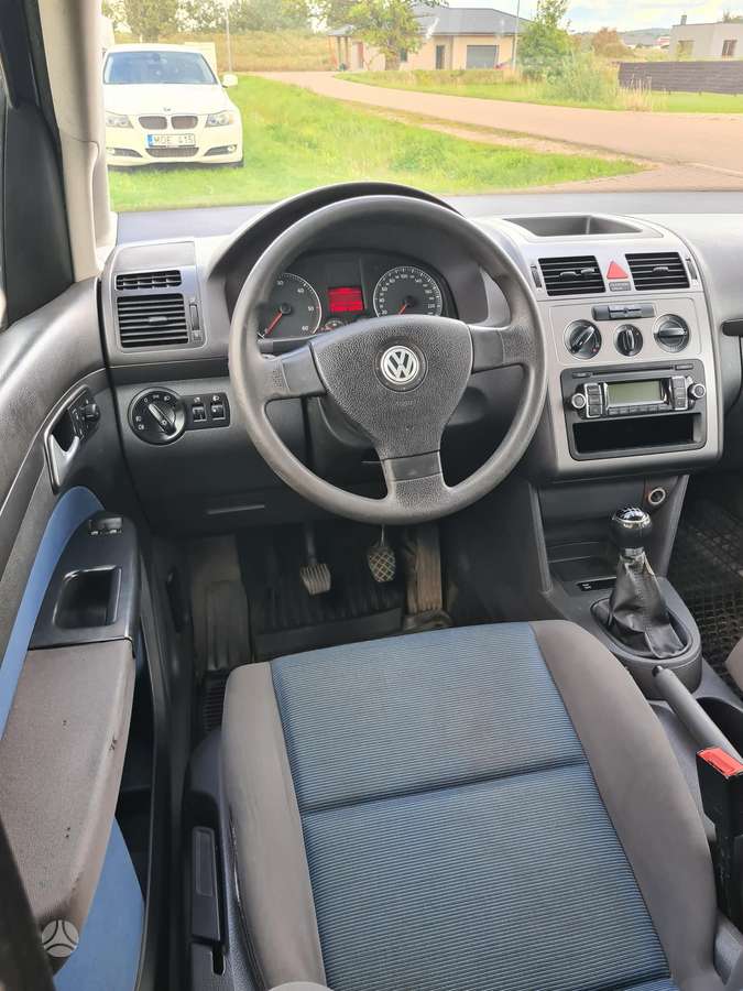 Volkswagen Touran - 12