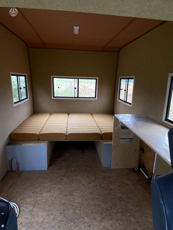 Renault T1300D Pilote, campers