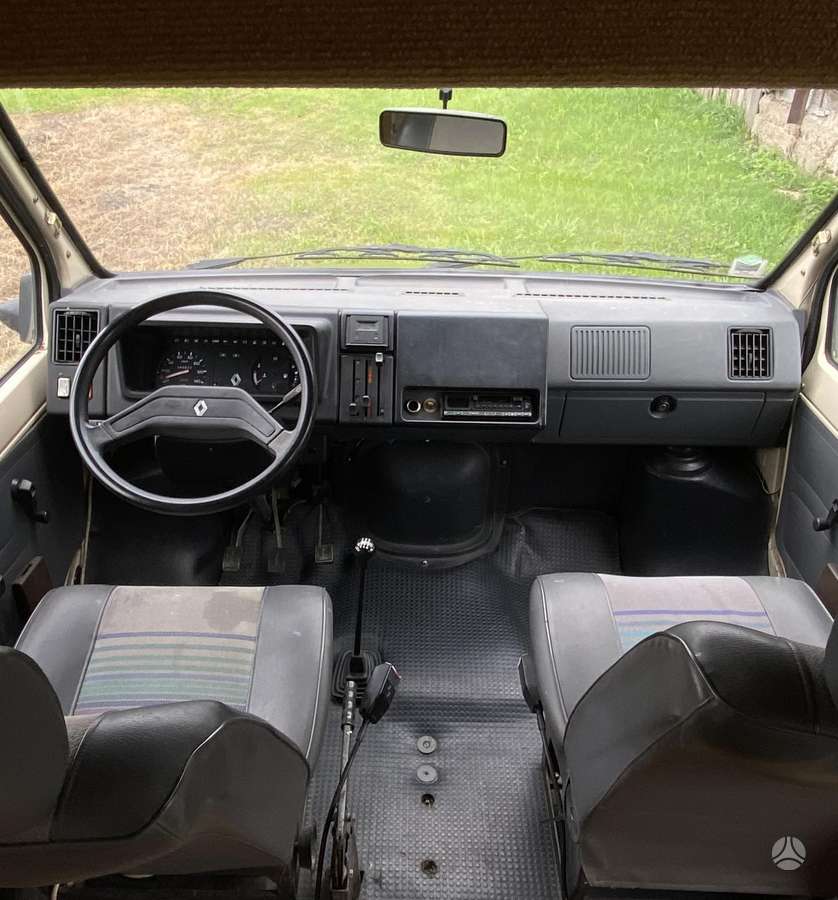 Renault T1300D Pilote, campers